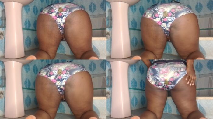 PrettyEbonies – Between bigbutt cheeks