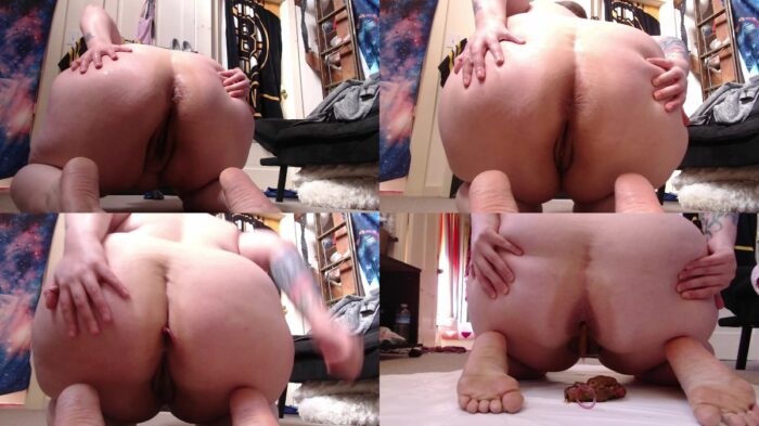 Emilylove86 – Shitting out anal beads