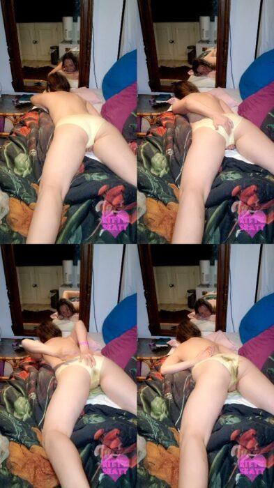 Kitty Skatt – Horny pantypoop in bed