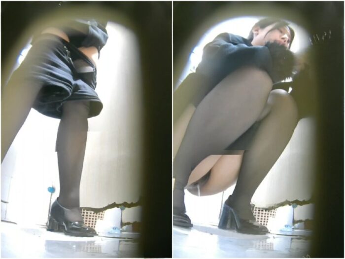 Peeping 【独占流出：未加工のオリジナル映像】黒いハイヒールを履いた大人の女性の全身ショット ❤️ 排尿のクローズアップ（現場の環境音入り）。